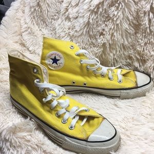 Vintage converse in yellow